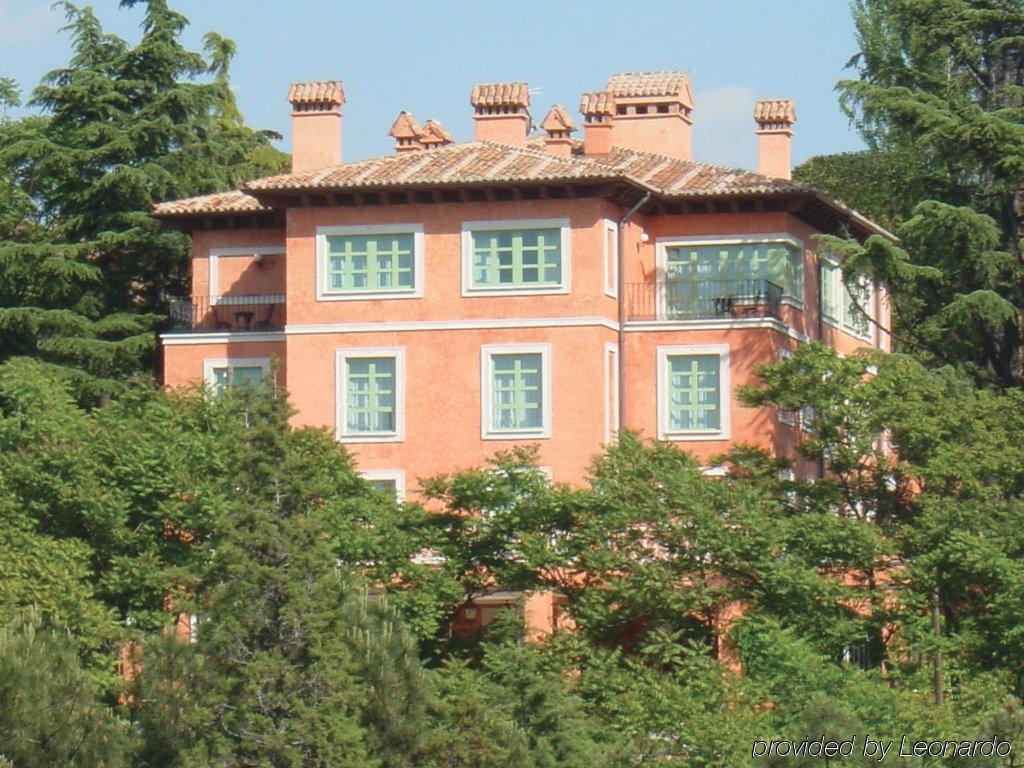 La Quinta De Los Cedros Мадрид Екстериор снимка